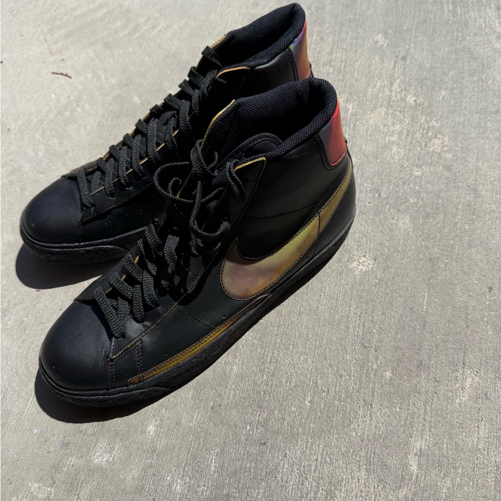 Nike Men's Black and Gold Sneakers